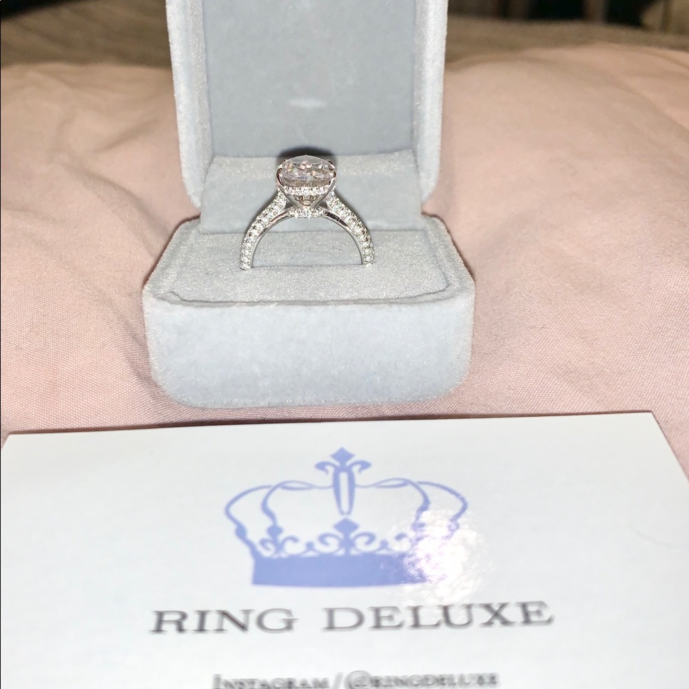 🤍Engagement ring !🤍 - Picture 3 of 5